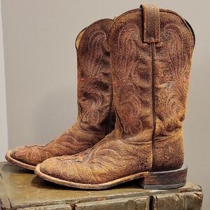 Beautiful Women's Tony Lama  Western Cowboy Boots, Size 7.5.